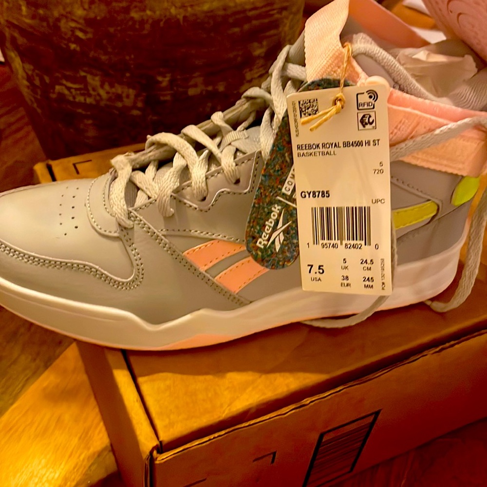 Reebok high top sneakers brand new with tags. Unique colors.